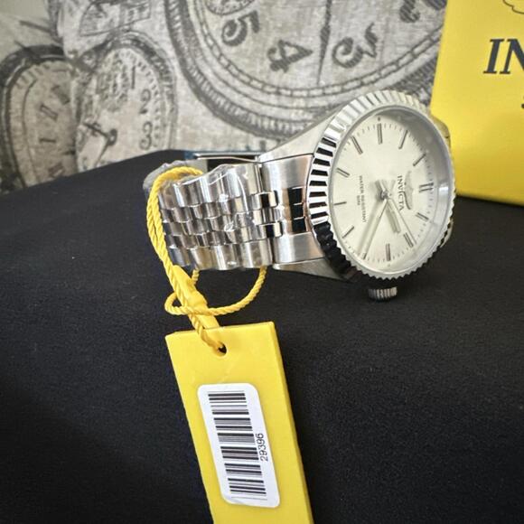 Invicta Specialty Women’s Watch 36mm Stainless Steel 50M Water Resistant 29396 - Picture 2 of 8